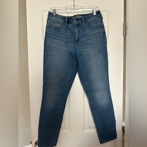 Universal Thread Women's Skinny Jeans in Medium Blue Wash